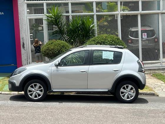 RENAULT SANDERO 1.6 STEPWAY 16V FLEX 4P AUTOMÁTICO RENAULT SANDERO 1.6 STEPWAY 16V FLEX 4P AUTOMÁTICO